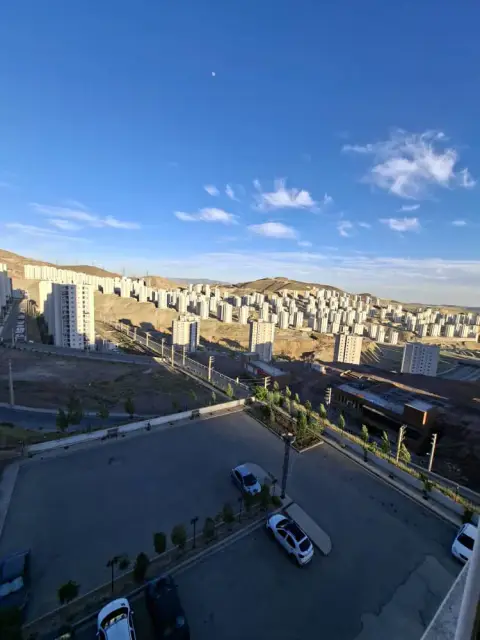 فاز۱۱ تاج زون۱ ۸۷متر۲خواب ویودارر فول امکانات