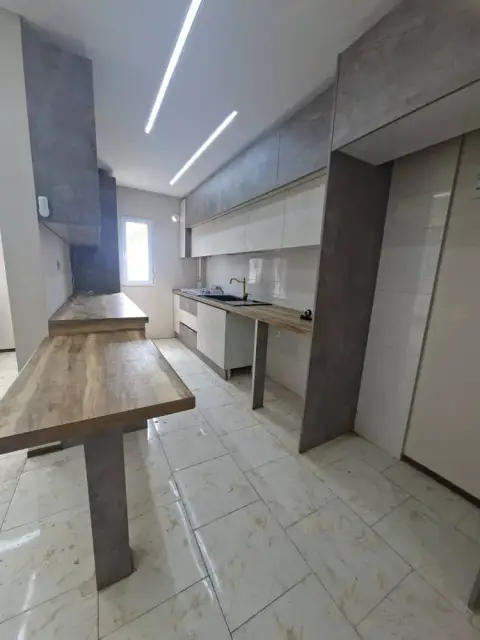 فاز۱۱ زون۳ ۸۷متر ۲خواب فول لاکچری عرصه وام تسویه