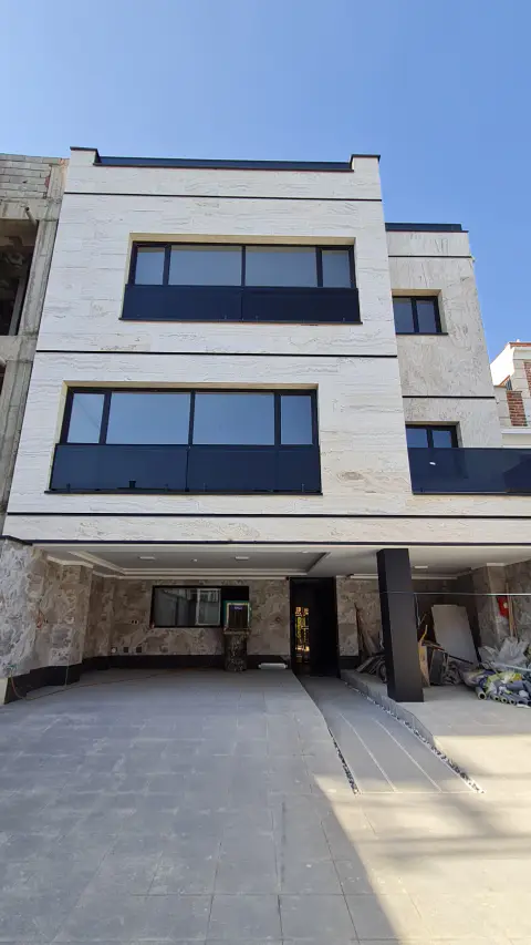 ویلایی نقلی ۱٫۱، ۲۵۰ مترزمین، تاپ لوکیشن، مدرن