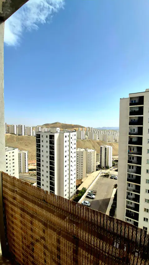 فاز۱۱ تاج زون۱ ویوابدی طبقه۱۱جنوبی ۸۷متر۲خواب