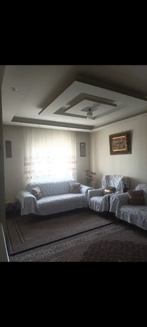 فاز۱۱ زون۴ سالن جنوبی ۸۷ متر ۲خواب فول کناف